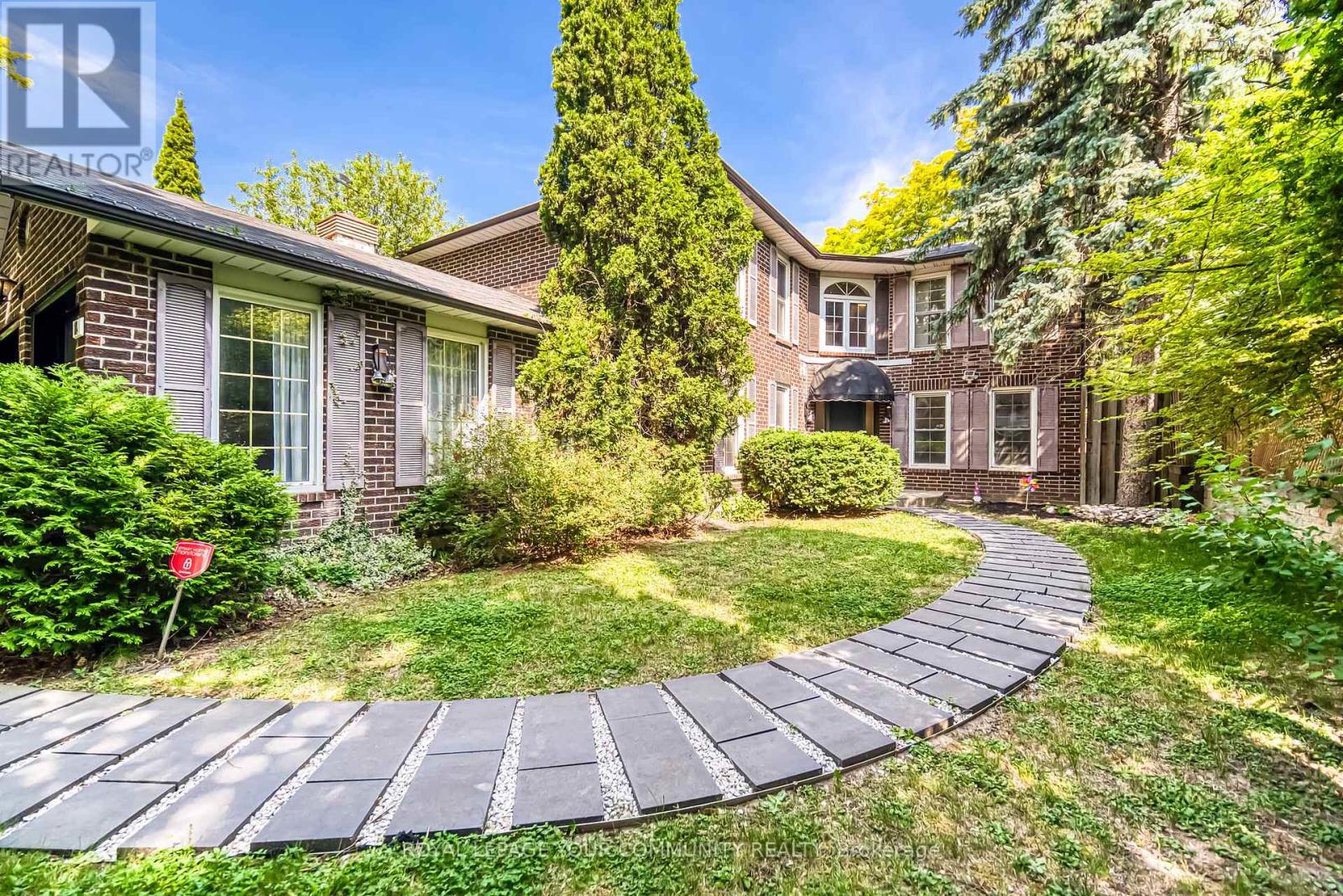 14 Julia St, Markham, ON L3T 4R9