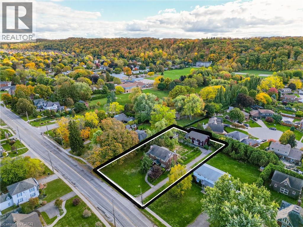 102 Main St E, Grimsby, ON L3M 1N8