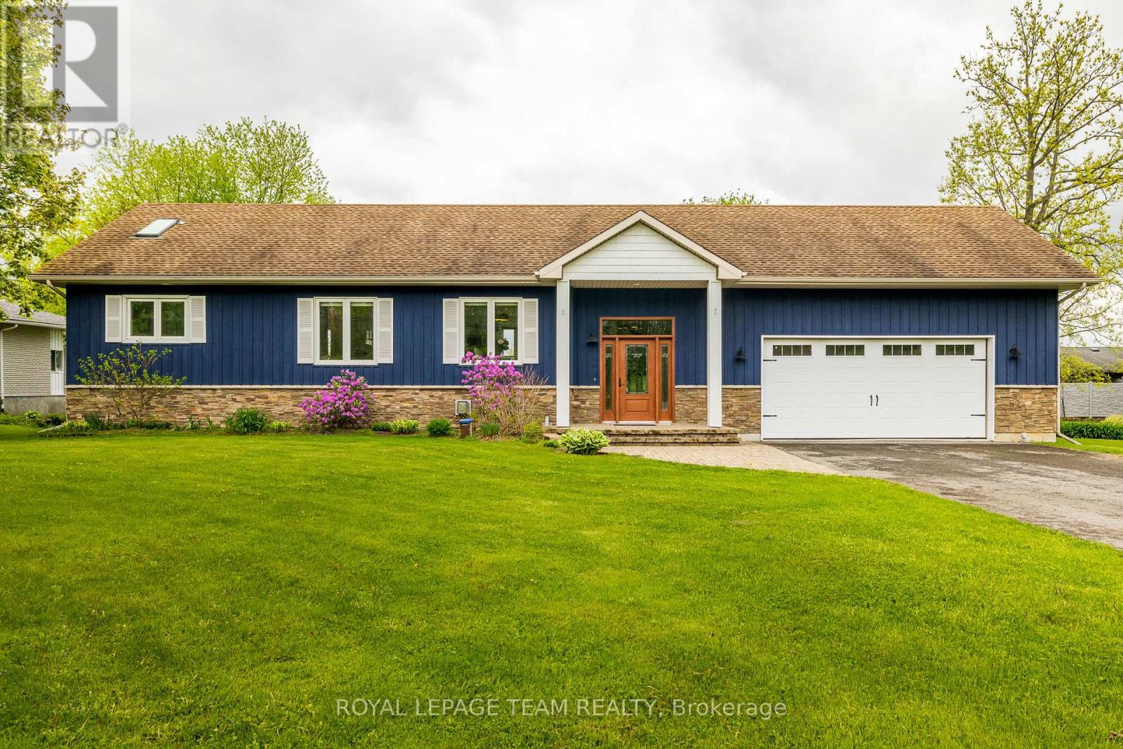 318 Broadway St W, Merrickville-Wolford, ON K0G 1N0