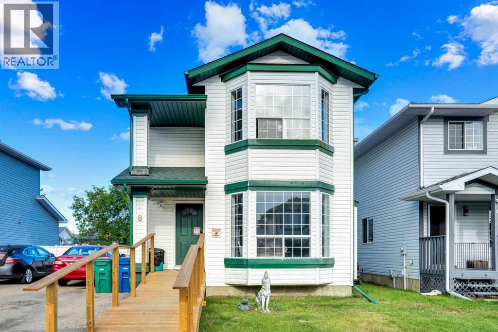 8 Woodside Cir NW, Airdrie, AB T4B 2H8