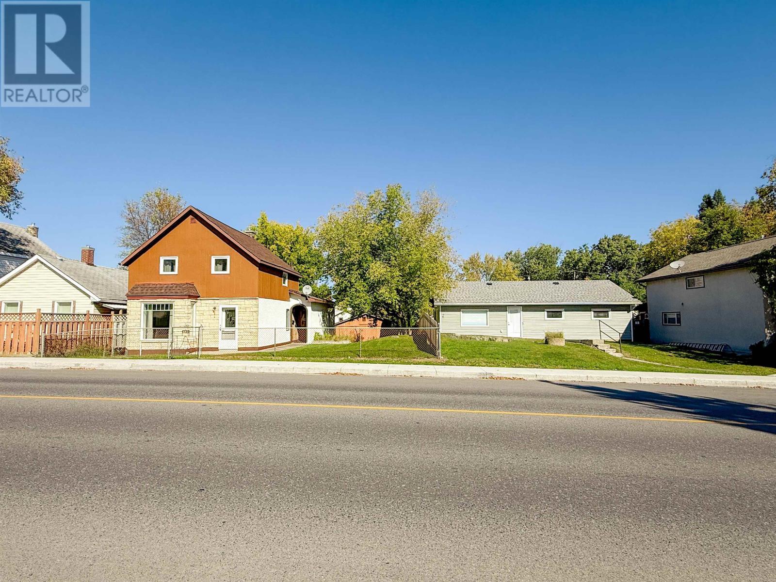 522 528 Second St S, Kenora, ON P9N 1G8