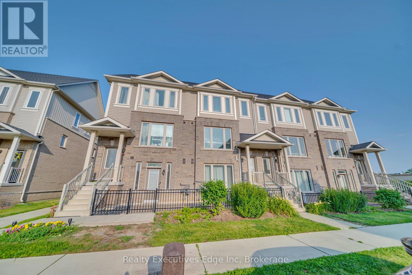 65 252 Law Dr, Guelph, ON N1E 0P6
