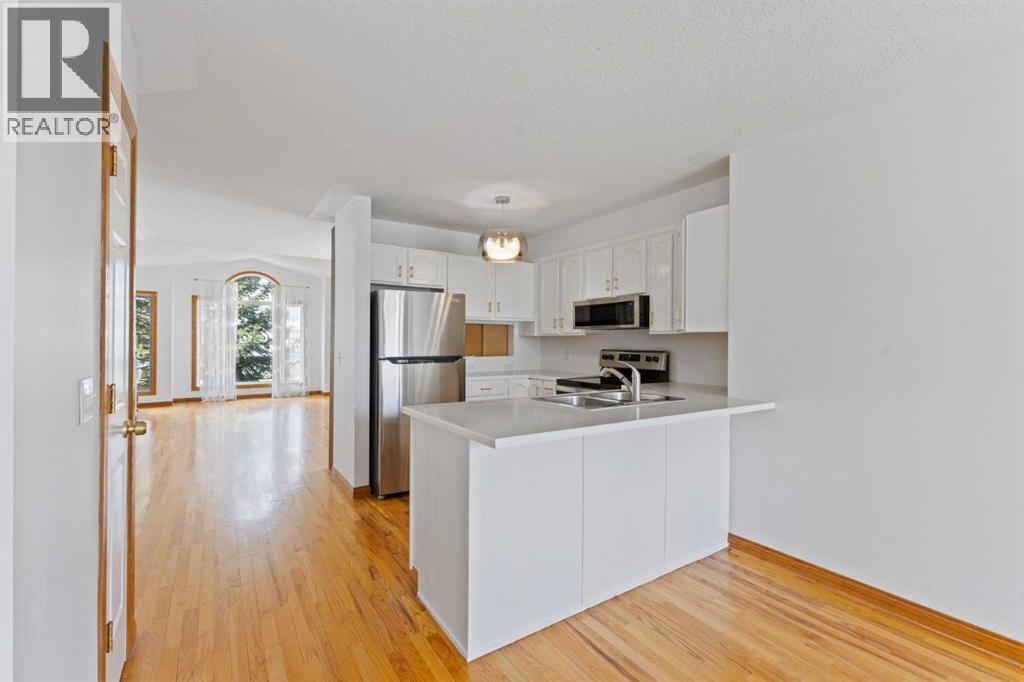 9095 Scurfield Dr NW, Calgary, AB T3L 1L3
