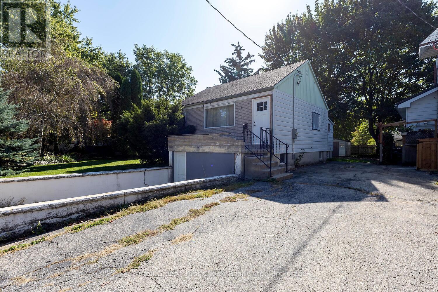 35 Devon St, Stratford, ON N5A 2Z5