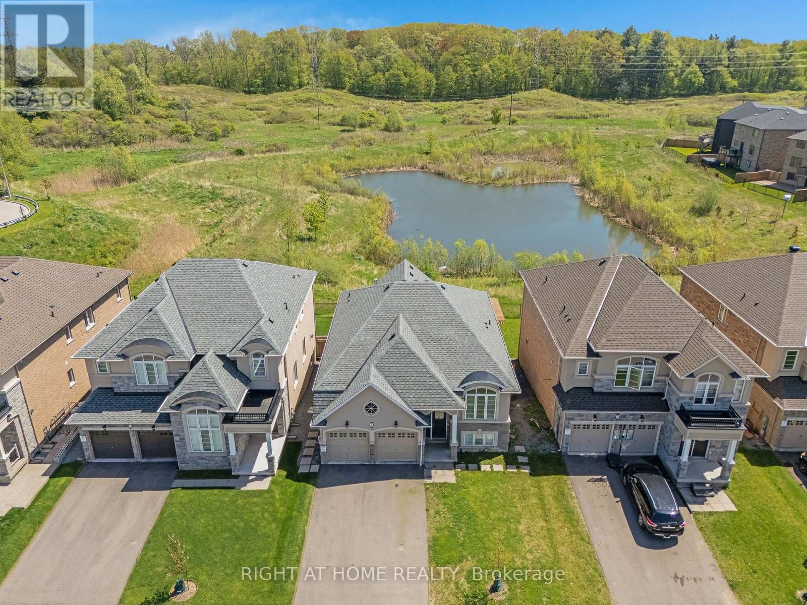 19 Robarts Dr, Hamilton, ON L9K 0H5