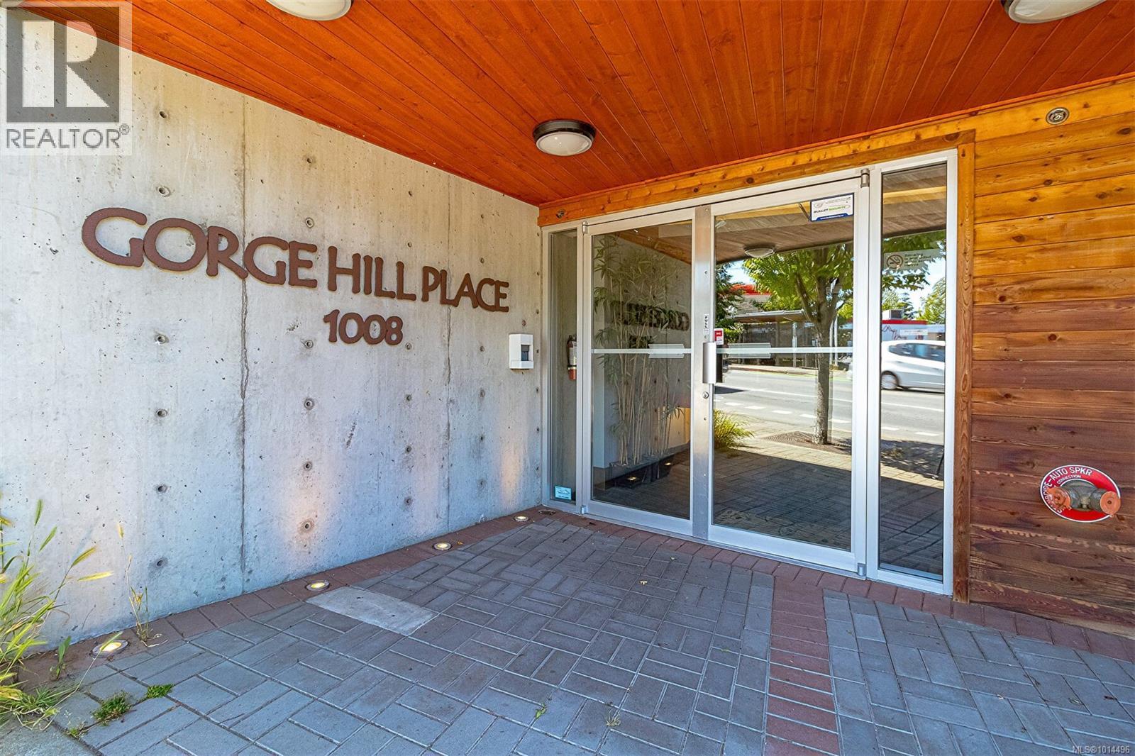 1008 Tillicum Rd Unit 201 Rd, Esquimalt, BC V9A 1Z8