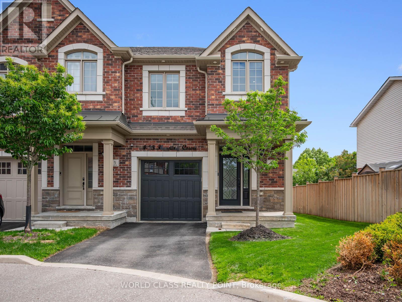 4 35 Hanning Ct, Clarington, ON L1C 4R3