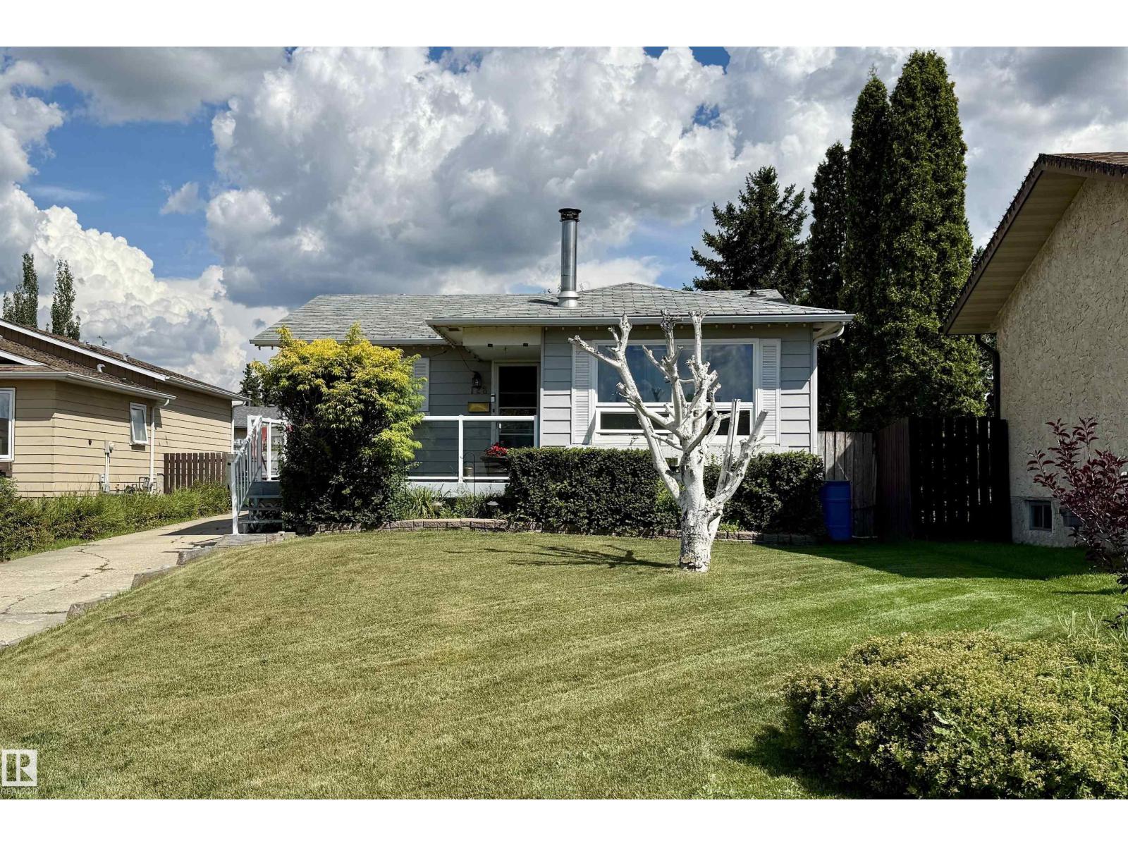 128 Warwick Rd NW, Edmonton, AB T5Y 4P8
