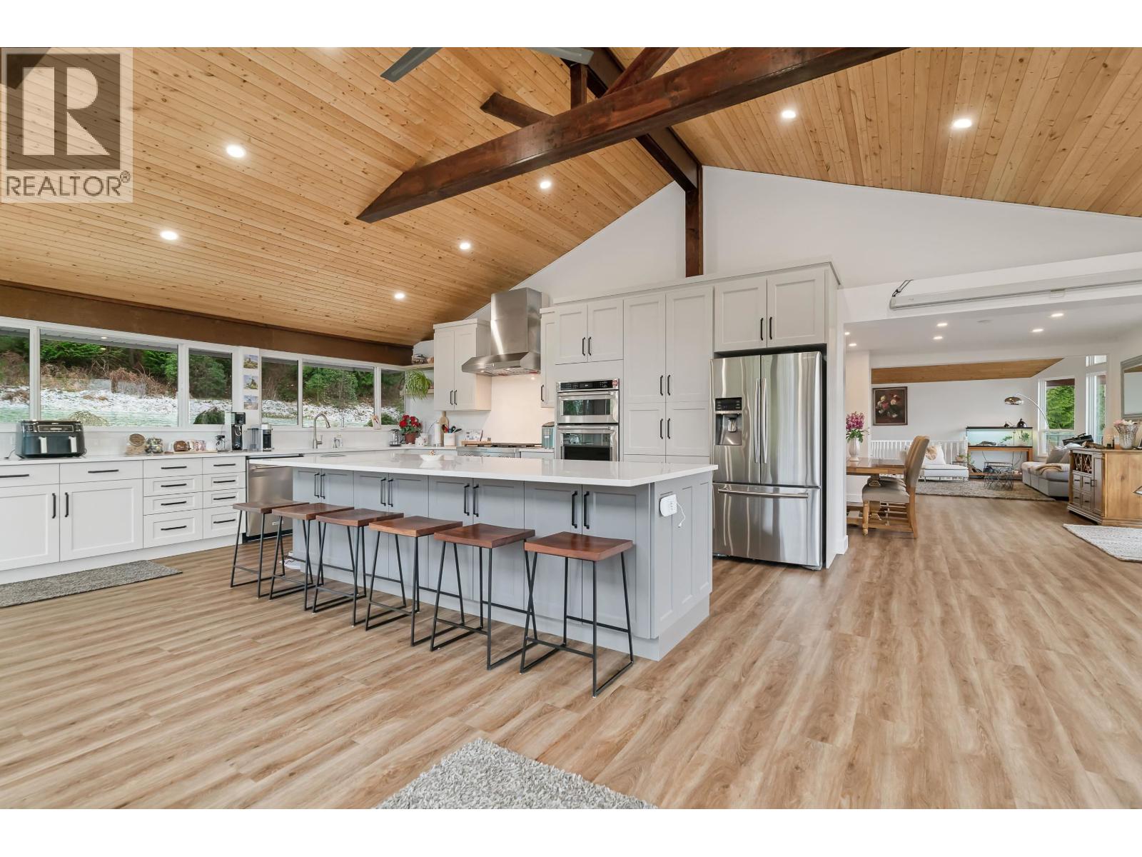 26560 Cunningham Ave, Maple Ridge, BC V2W 1M8