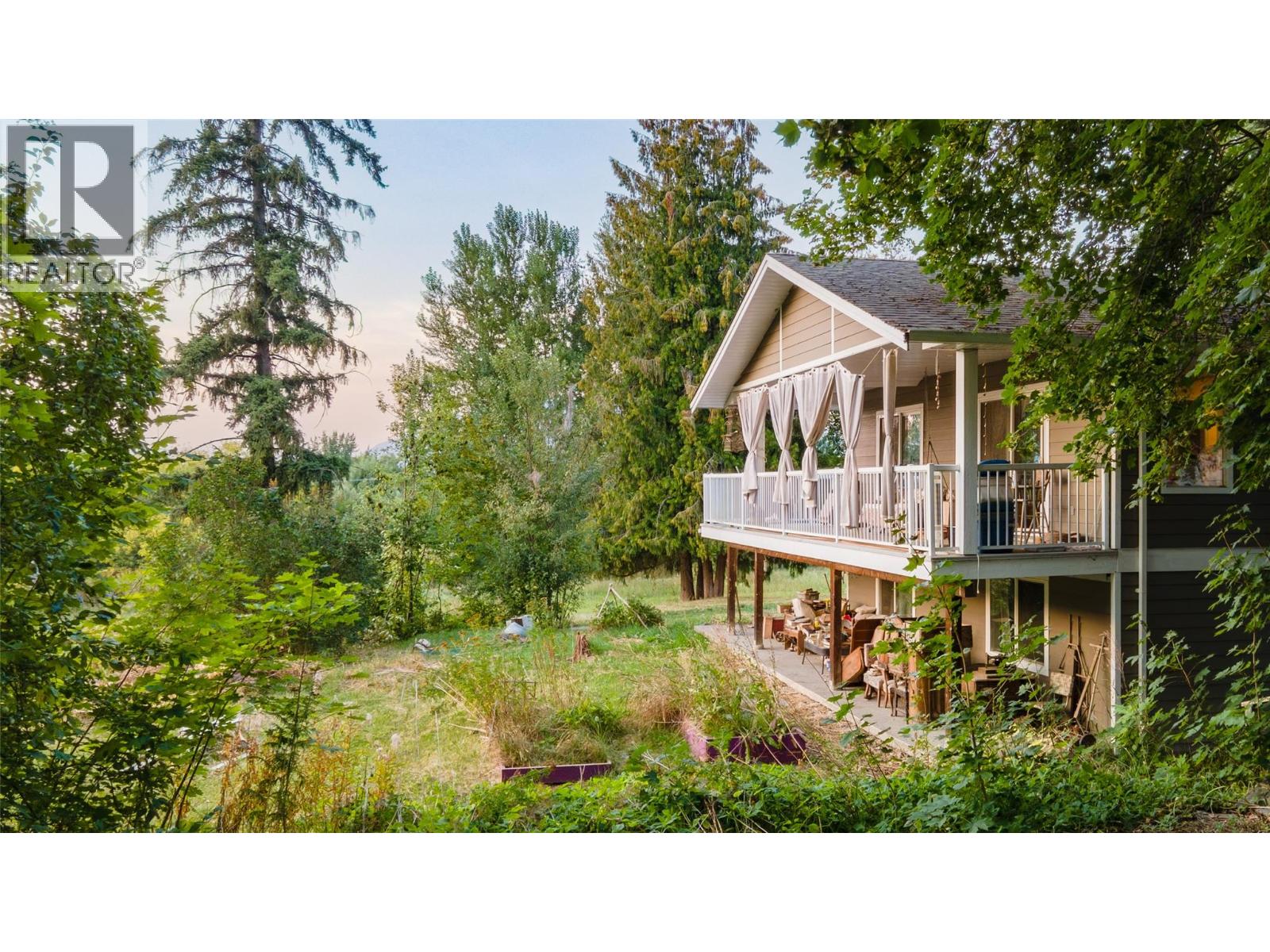 1121 Shuswap St SW, Salmon Arm, BC V1E 1J3