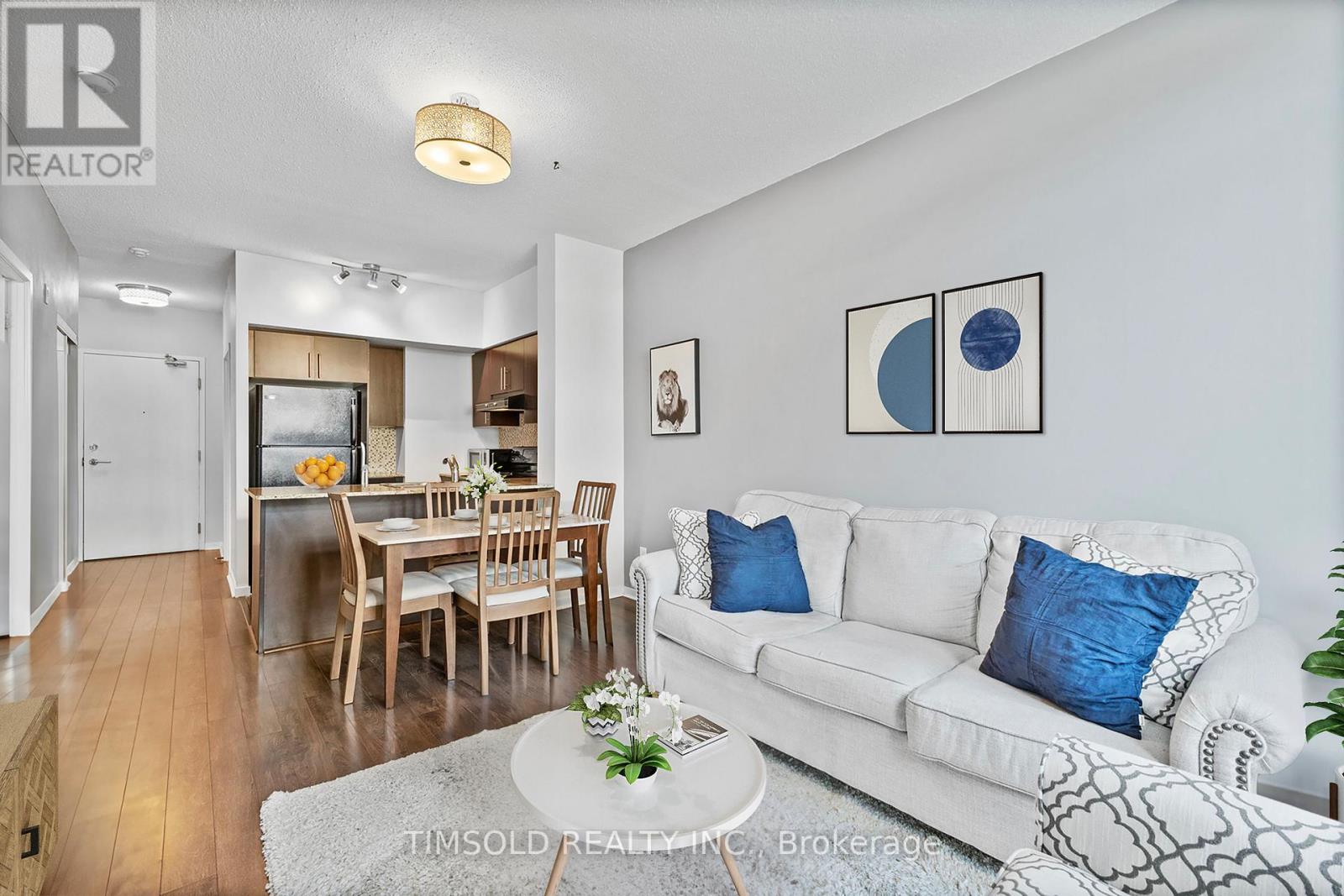102 120 Dallimore Cir, Toronto, ON M3C 4J1
