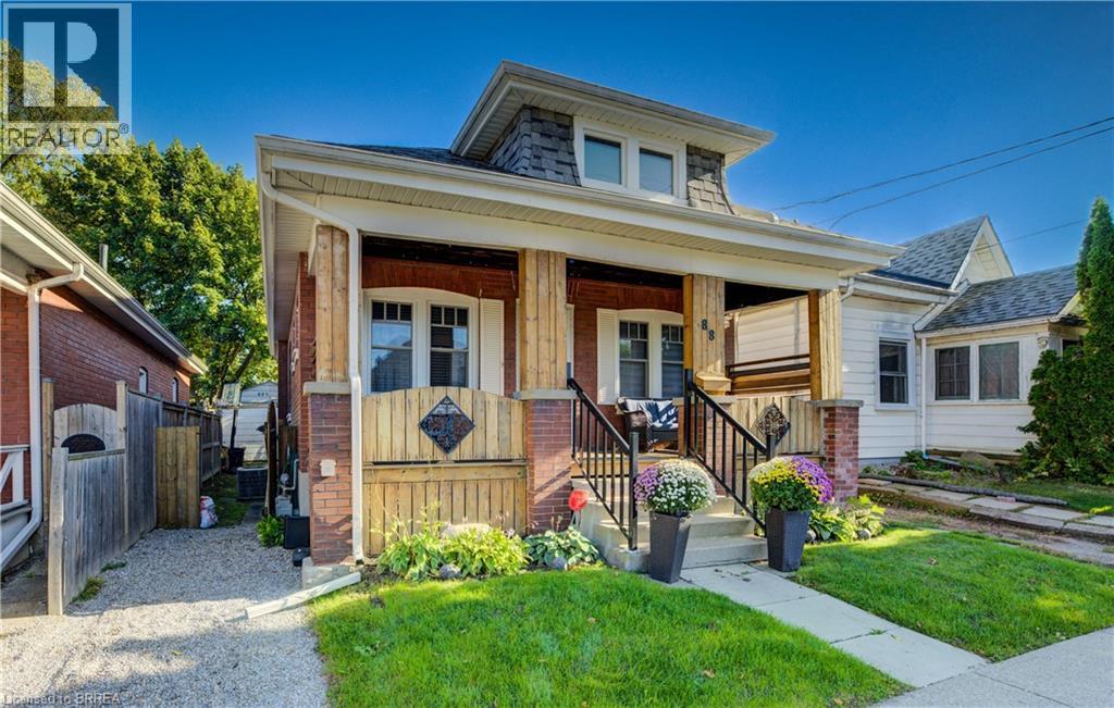 88 Walnut St, Brantford, ON N3T 1H4