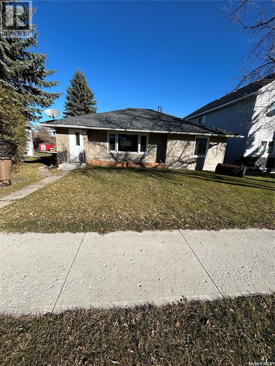 112 2 Avenue, Kelvington, SK S0A 1W0