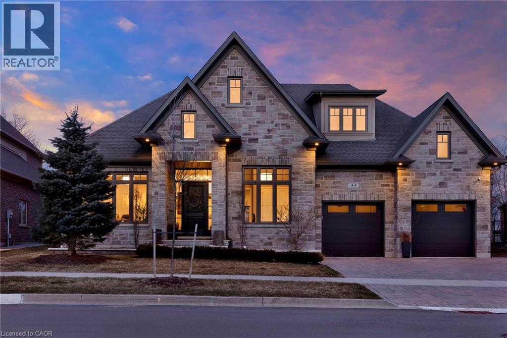 44 Pioneer Ridge Dr, Kitchener, ON N2P 0G6