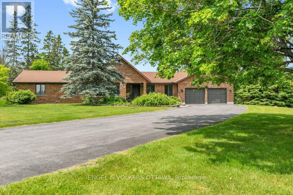 102 Delaney Dr, Ottawa, ON K0A 1L0