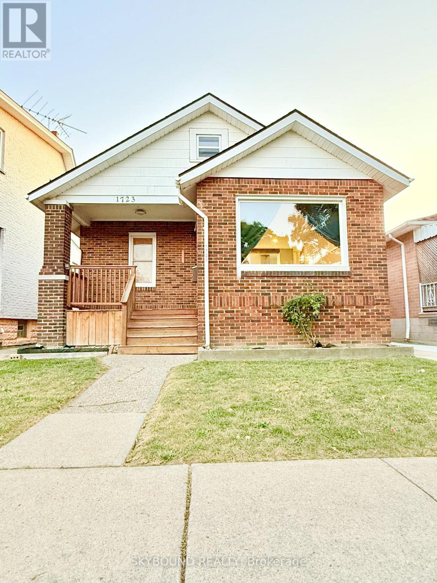 1723 Langlois Ave, Windsor, ON N8X 4M4