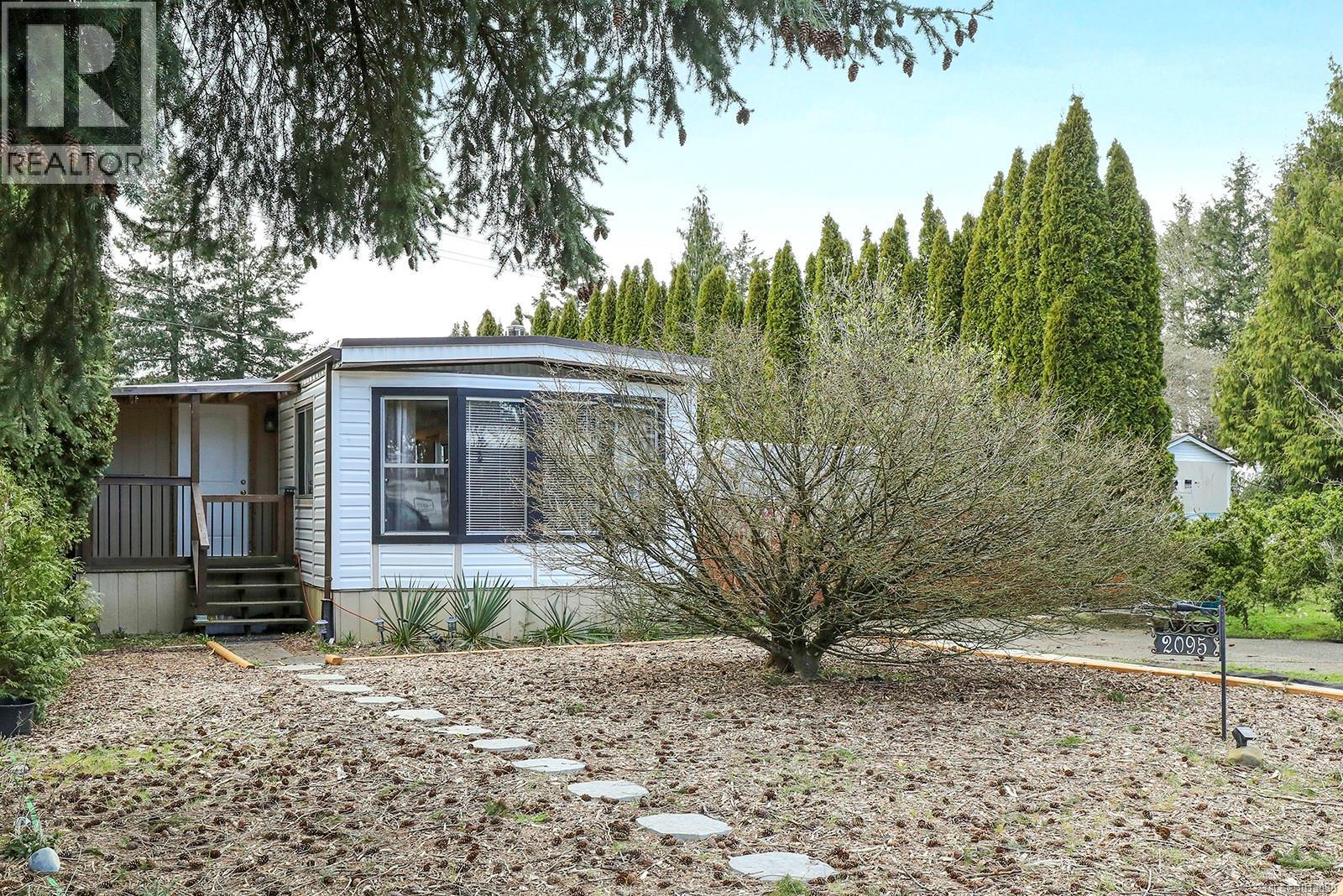 2095 Pemberton Pl, Comox, BC V9M 3P8