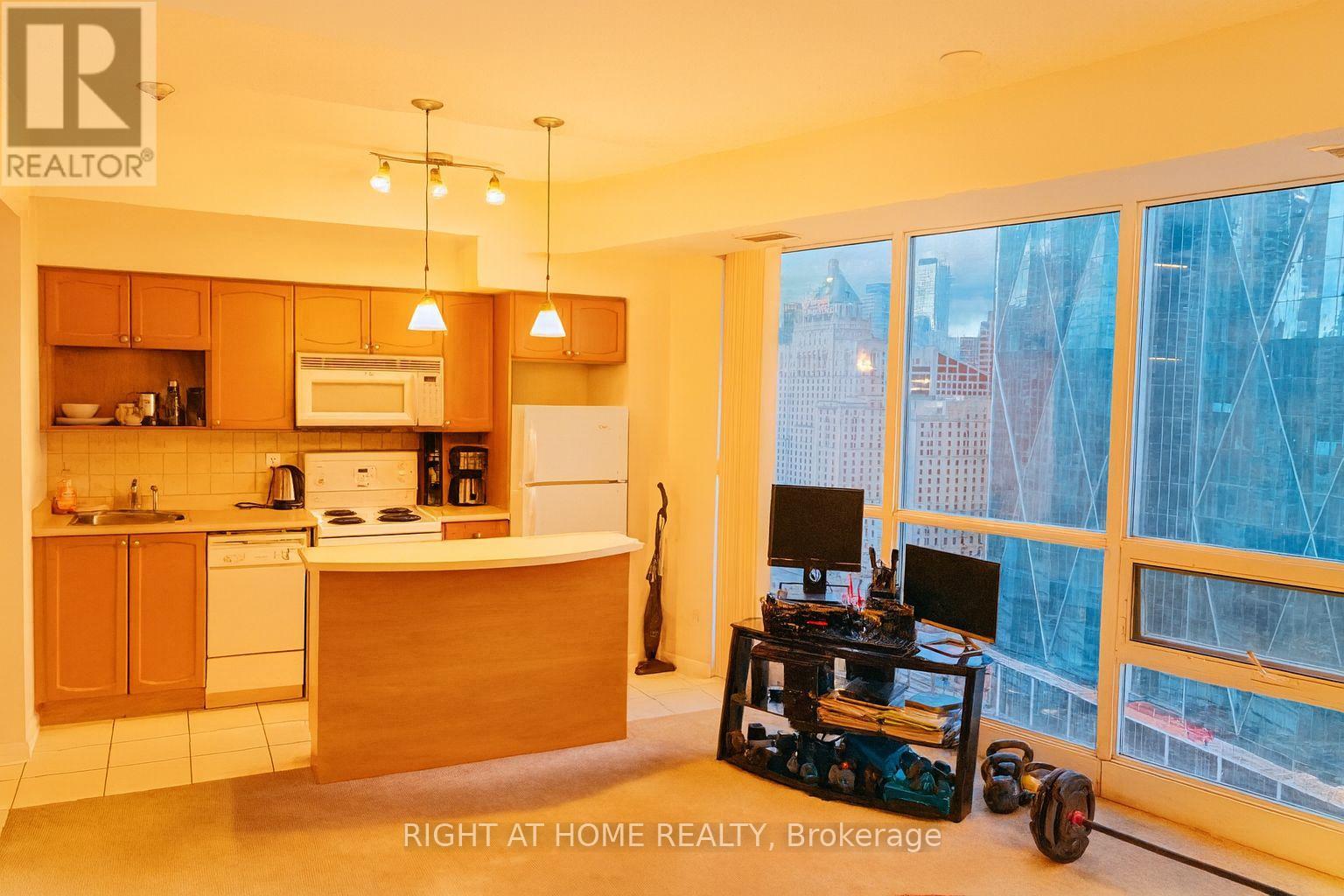 2404 18 Yonge St, Toronto, ON M5E 1Z8
