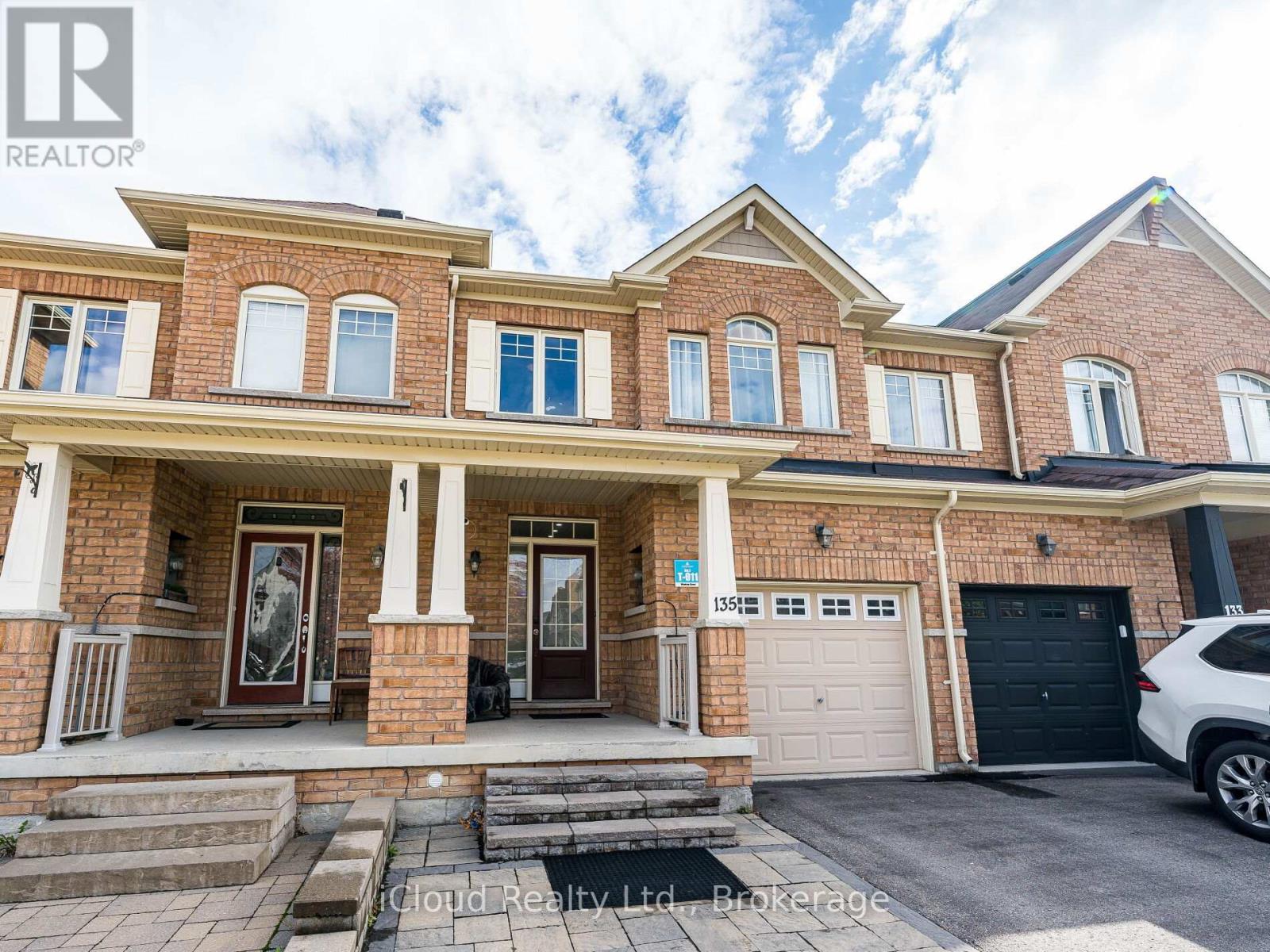 135 Windrow St, Richmond Hill, ON L4E 4Y4