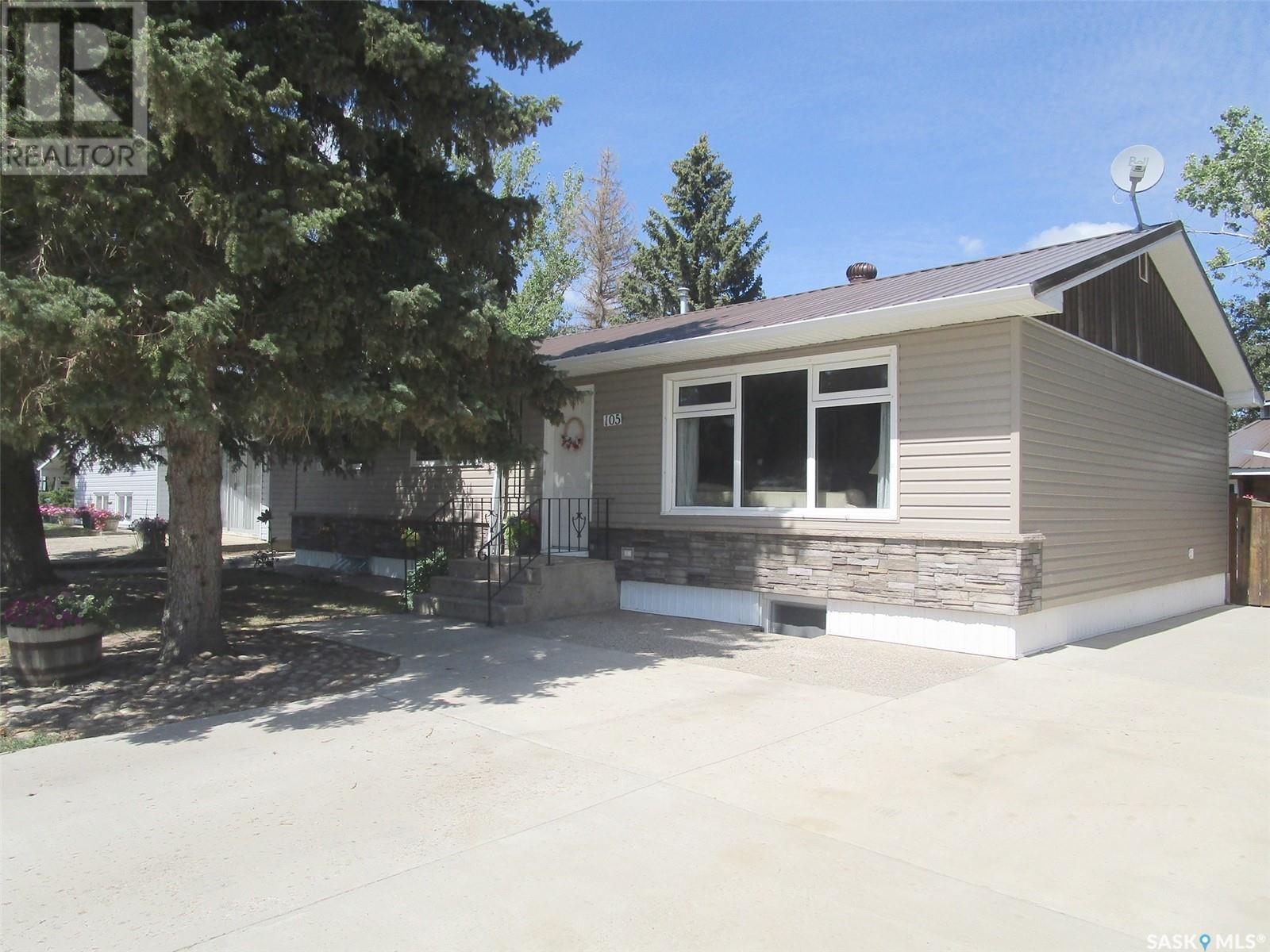 105 Assiniboia Ave, Assiniboia, SK S0H 0B0