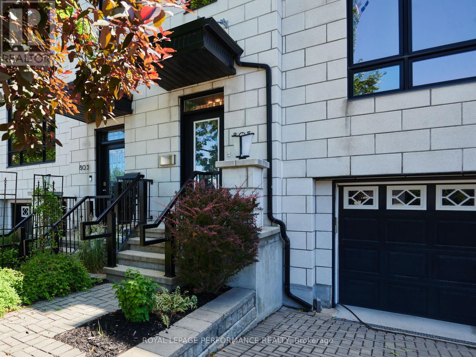 805 Kingsmere Ave, Ottawa, ON K2A 3J8
