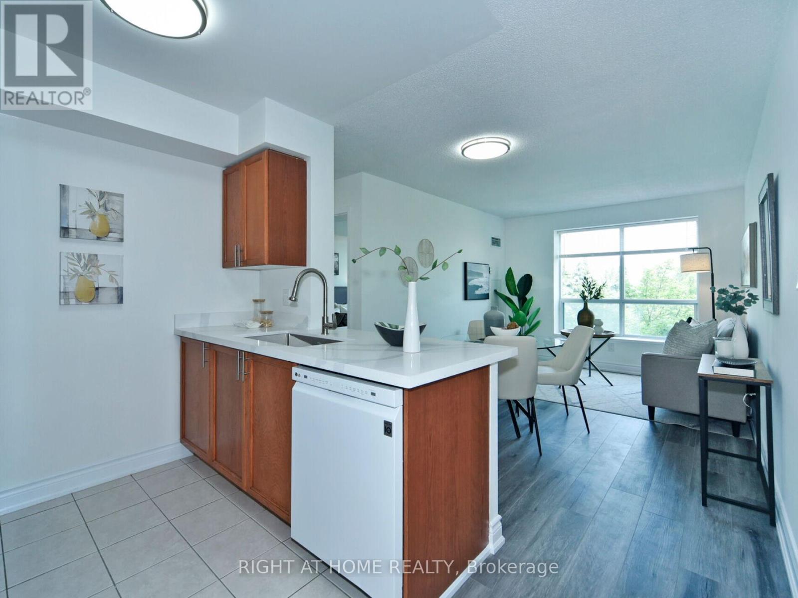 501 51 Baffin Ct, Richmond Hill, ON L4B 4P6
