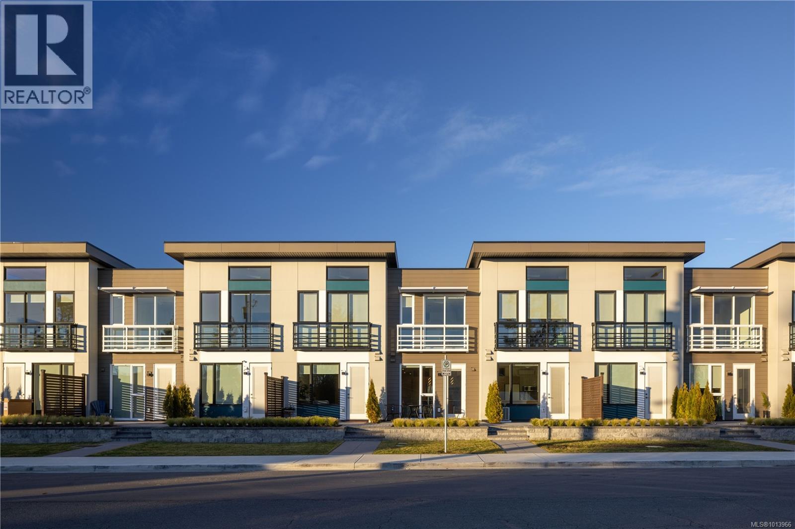 2374 Oakville Ave Unit 203 Ave, Sidney, BC V8L 1V5