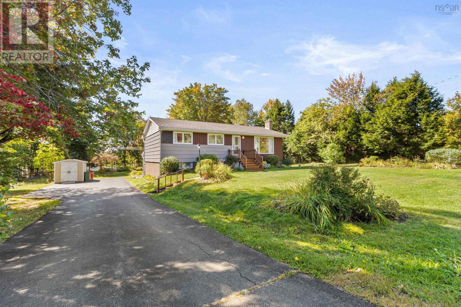 1059 Fall River Rd, Fall River, NS B2T 1E9