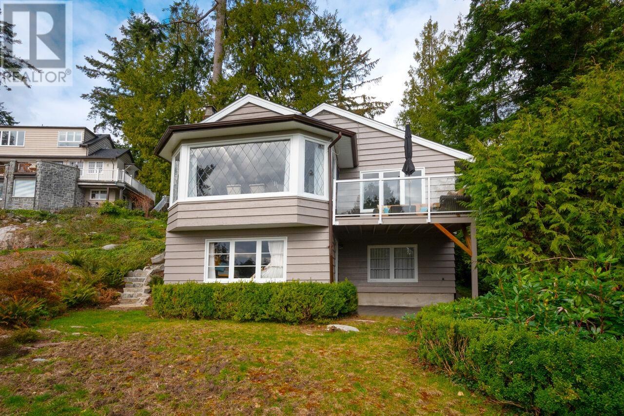 3284 Mathers Ave, West Vancouver, BC V7V 2K5
