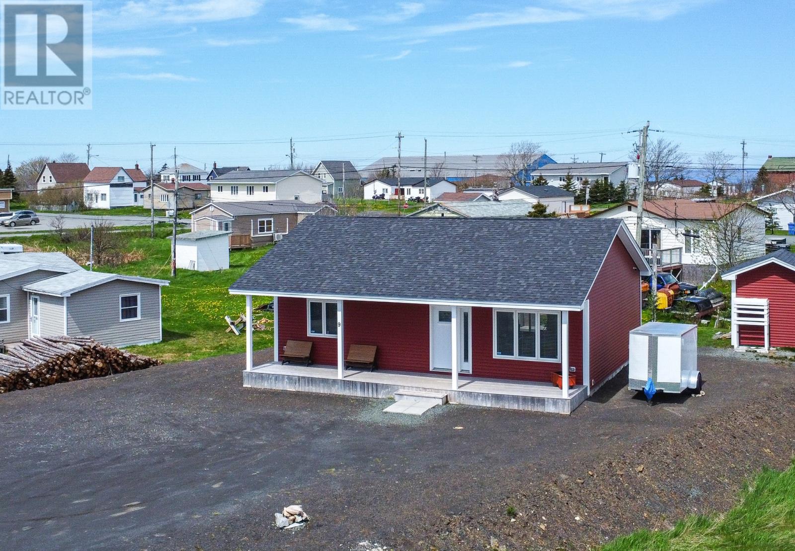 9 Sixth St, Bell Island, NL A0A 4H0