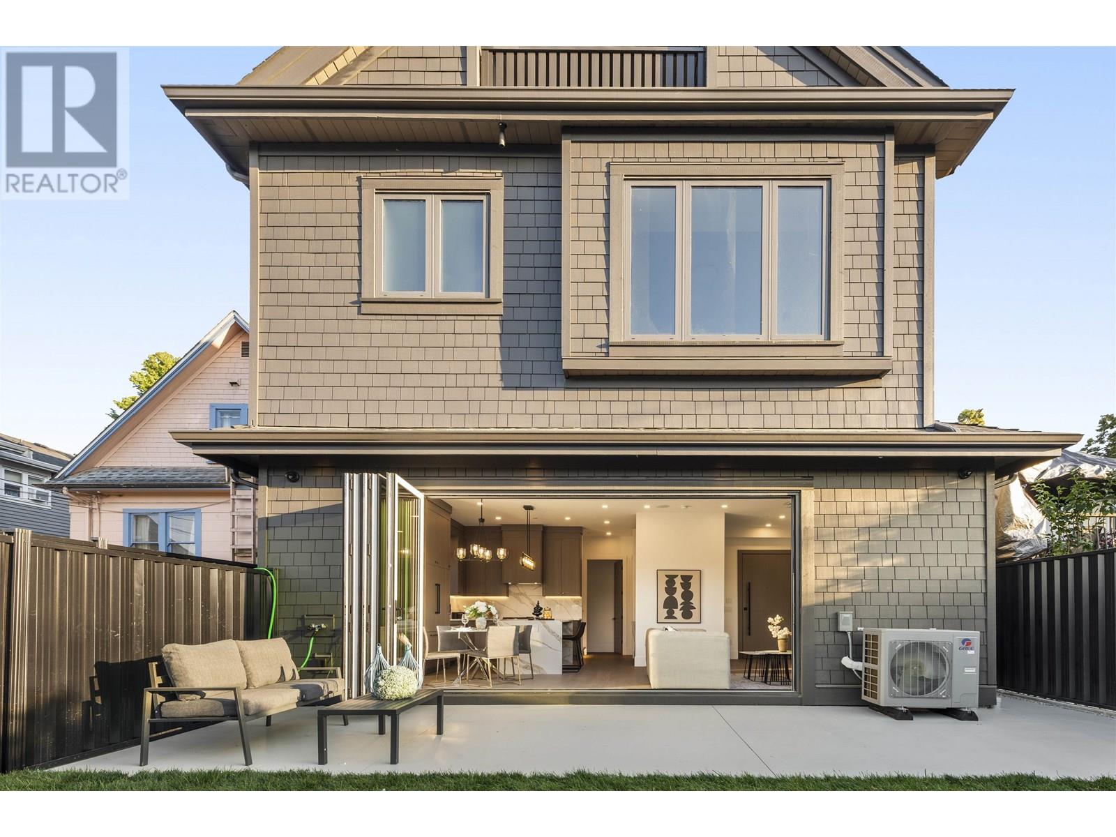 847 E 10th Avenue Unit 2, Vancouver, BC V5T 2A9