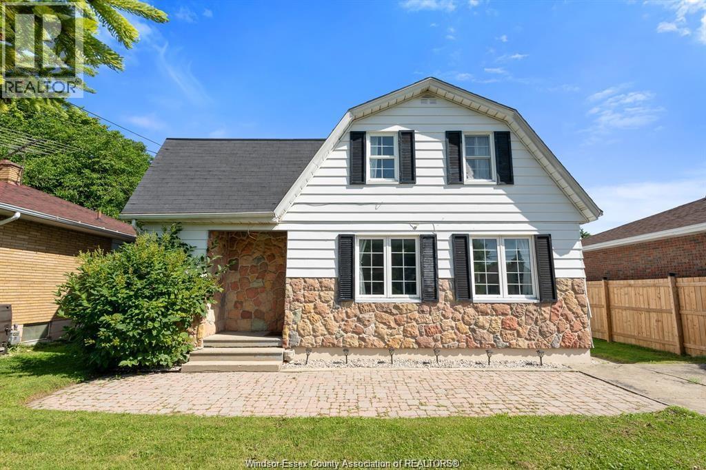 12422 Mcnorton St, Tecumseh, ON N8N 1J8