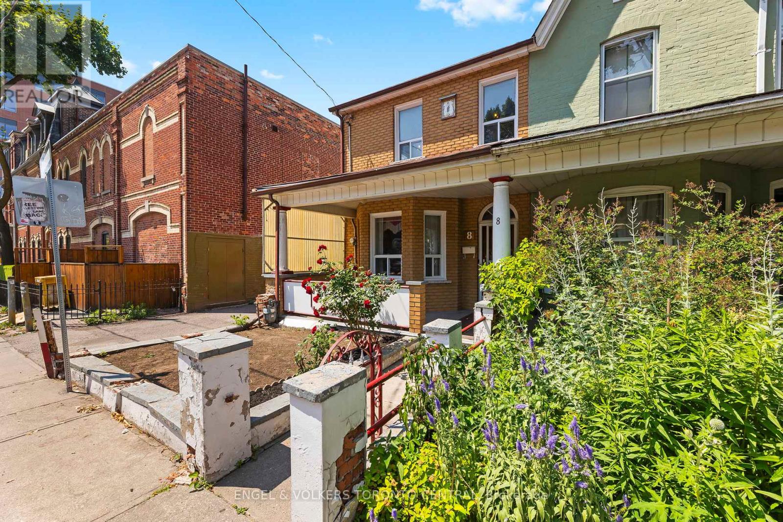 8 Brookfield St, Toronto, ON M6J 3A9