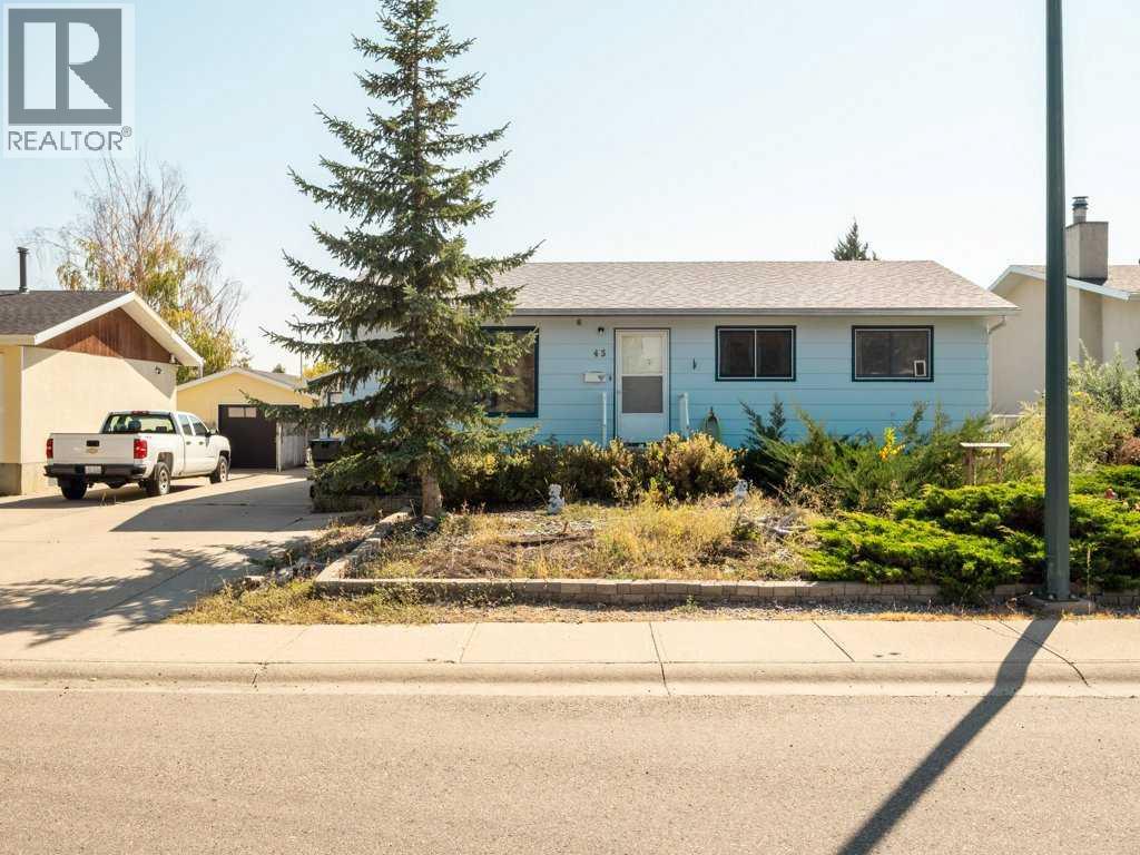 43 Ryerson Rd W, Lethbridge, AB T1K 4N7