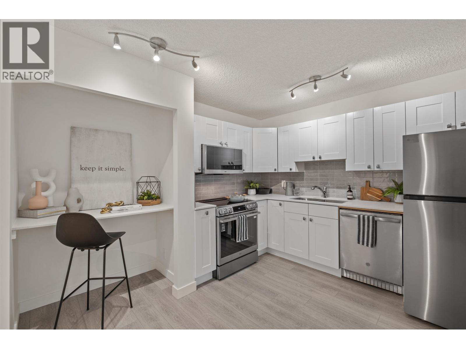 2012 Fullerton Avenue Unit 201, North Vancouver, BC V7P 3E3