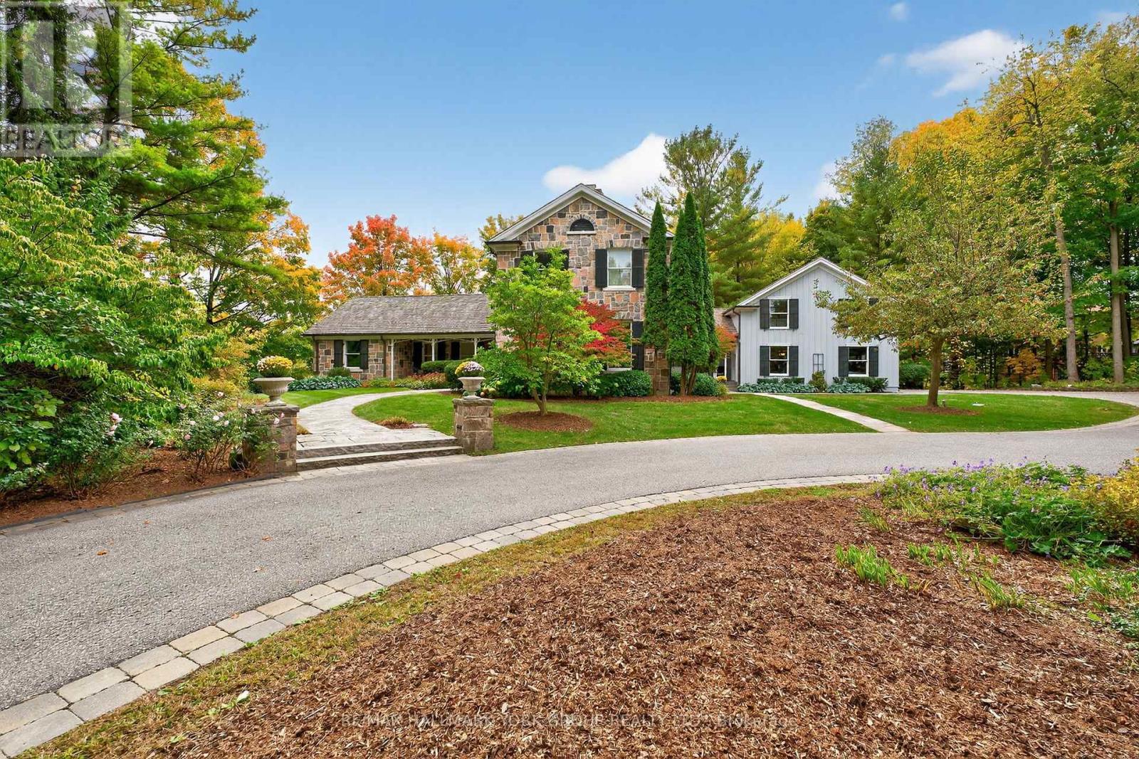 553 St Johns Side Rd, Aurora, ON L4G 0N1