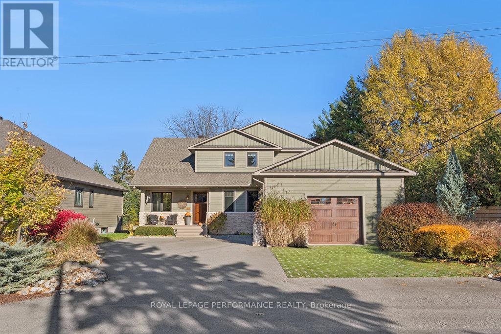 5 Melva Ave, Ottawa, ON K1T 3W9