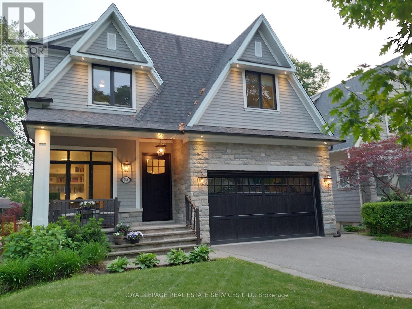 284 Douglas Ave, Oakville, ON L6J 3S4