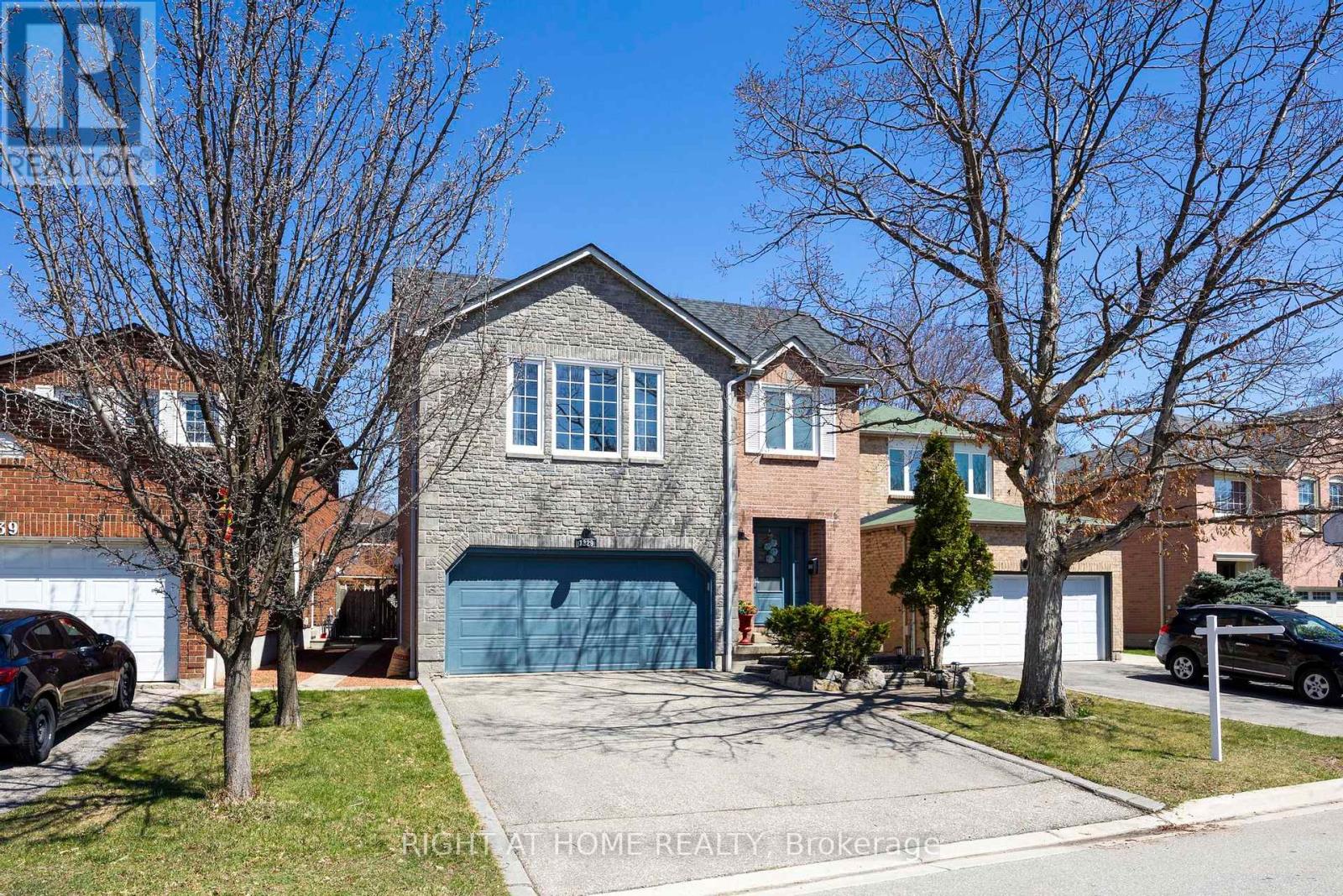 1329 Sweetbirch Ct, Mississauga Creditview, ON L5C 3R4