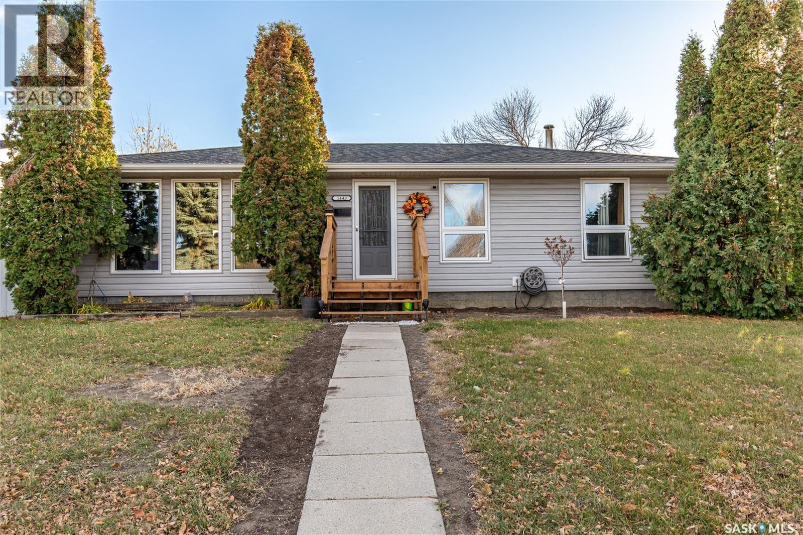 1443 Smith St W, Moose Jaw, SK S6H 6W6