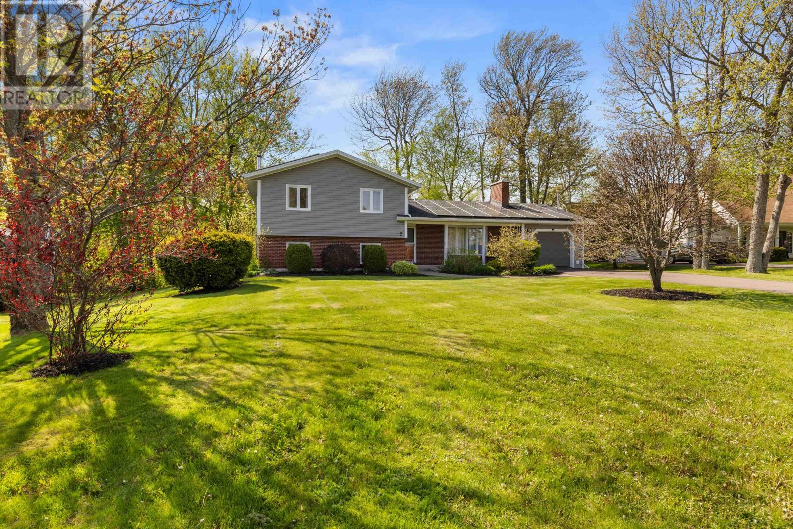 5 Bardin, Charlottetown, PE C1E 1L8