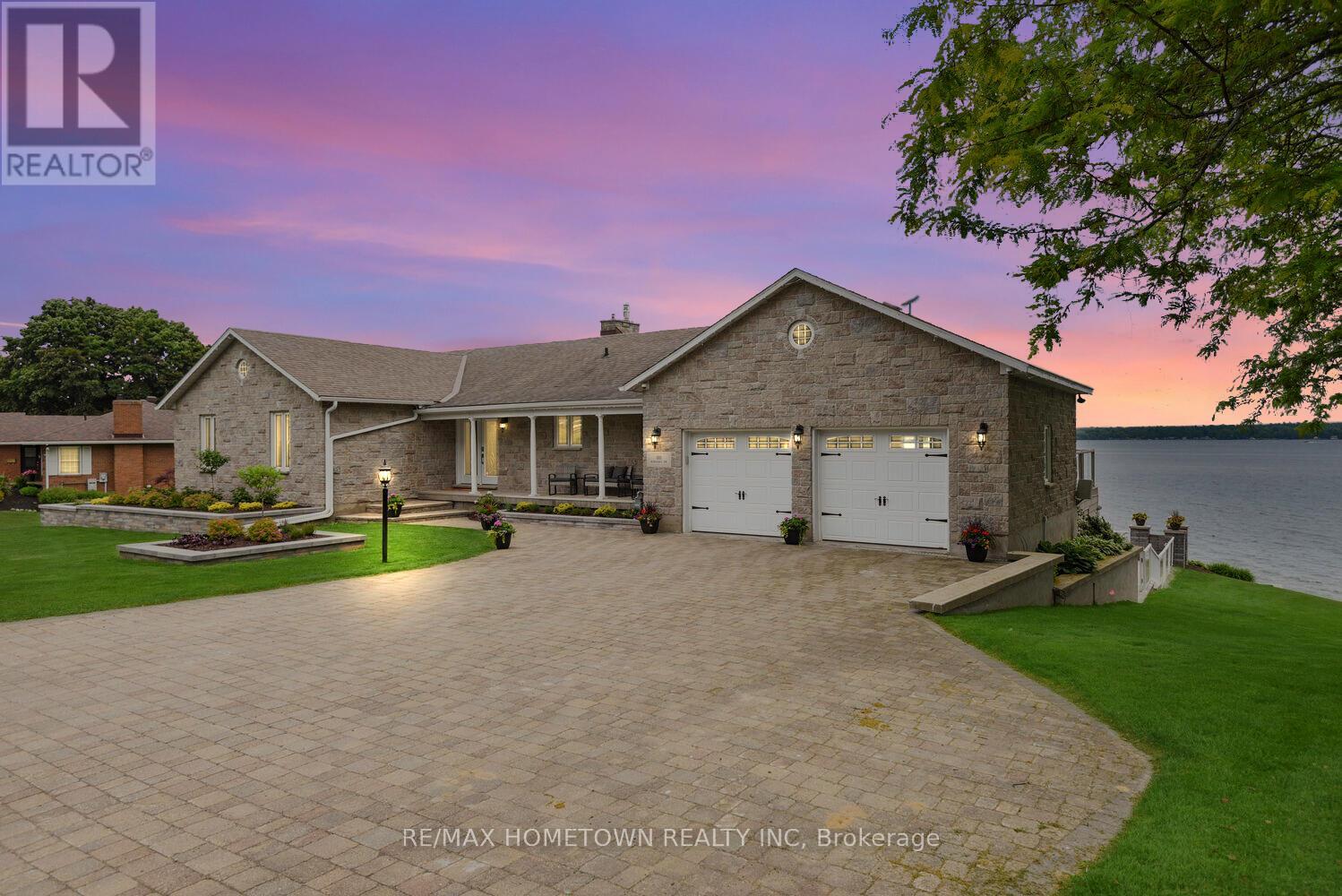 1111 Burnside Dr, Augusta, ON K6V 5T1