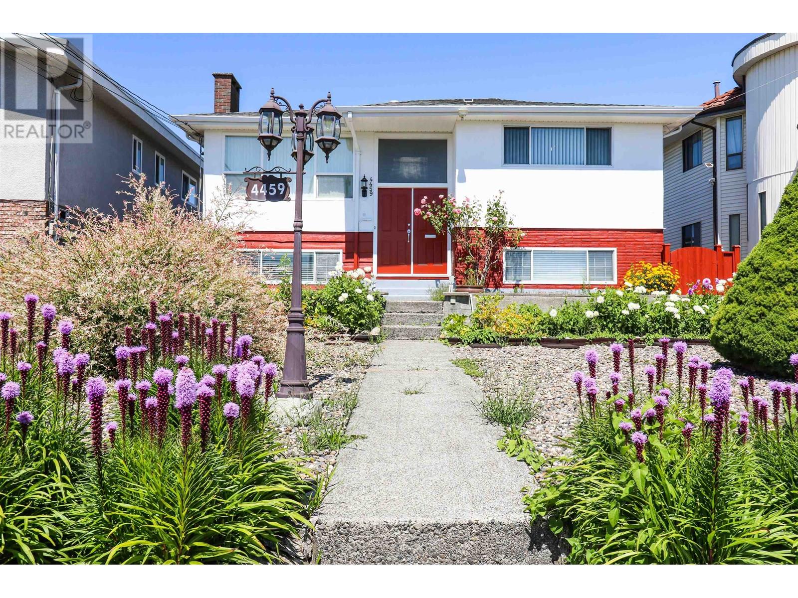 4459 Rumble St, Burnaby, BC V5J 2A4