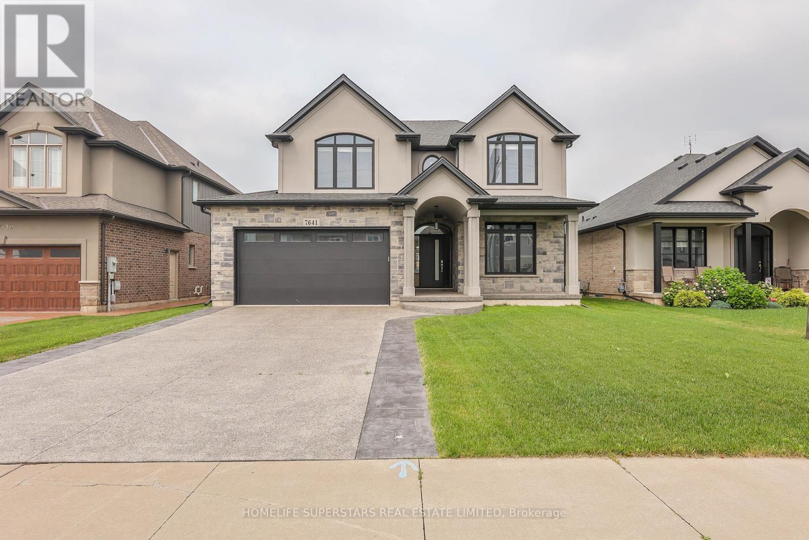 7641 Drummond Rd, Niagara Falls, ON L2G 0G9