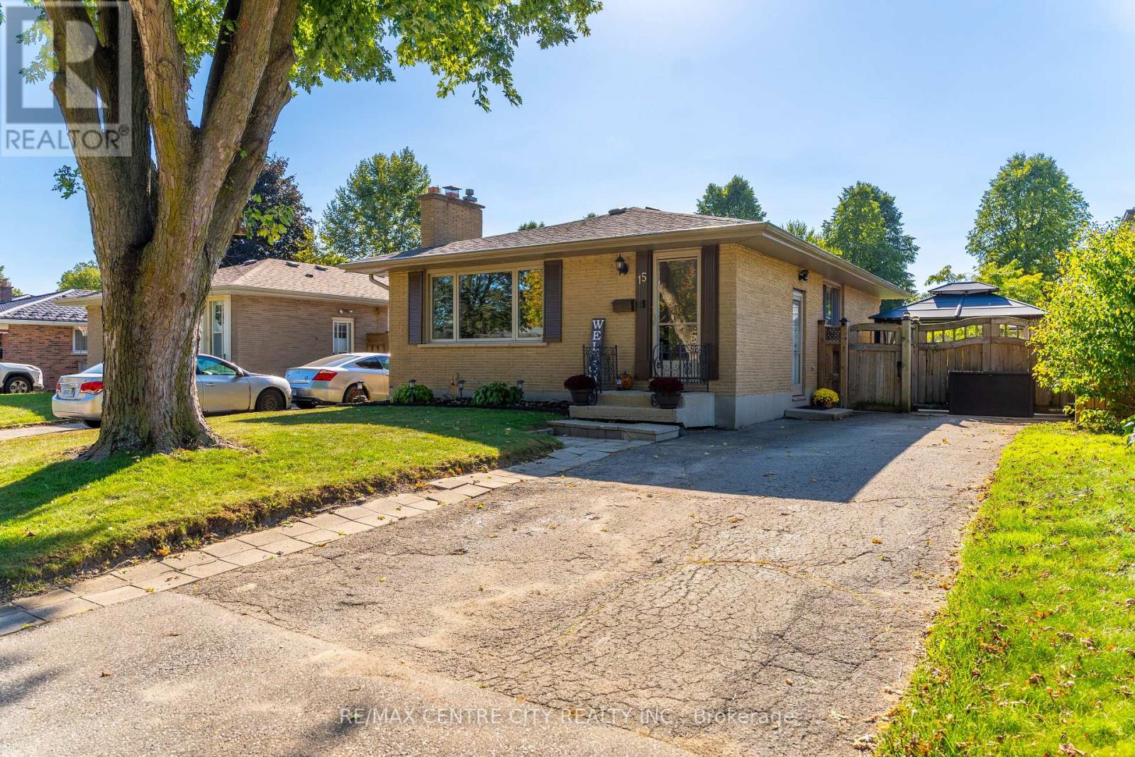 15 Frobisher Cres, London, ON N5V 1G7
