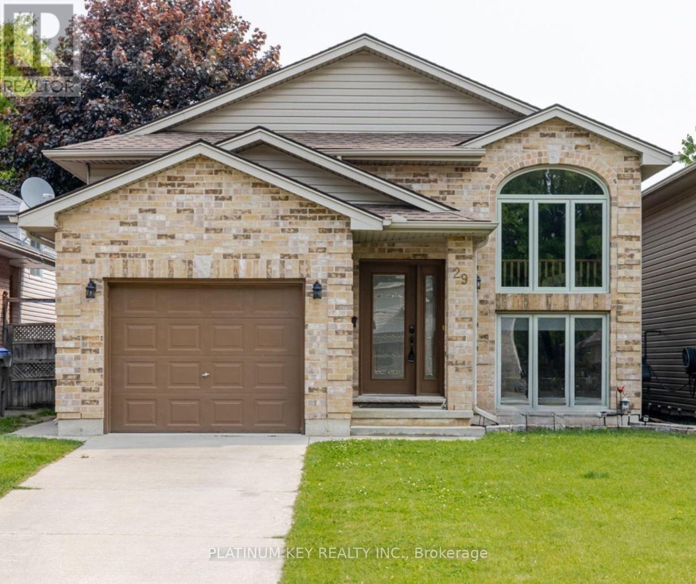 29 Dell Dr, Strathroy-Caradoc, ON N7G 1C6
