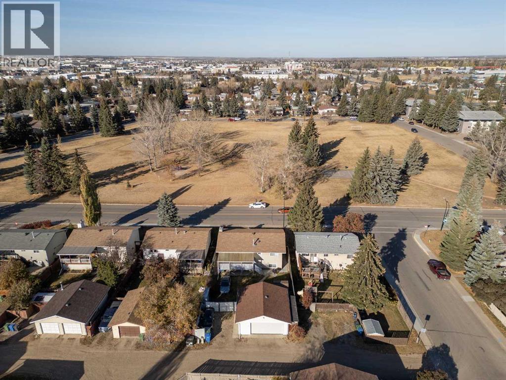 35 Oak St, Red Deer, AB T4P 1R8