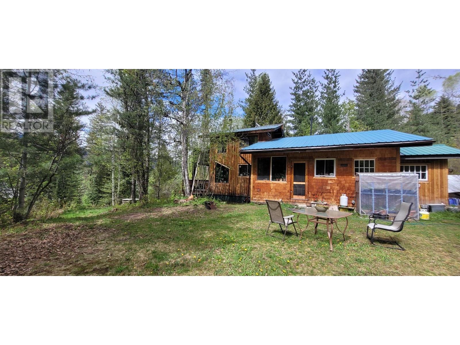 7152 Graham Rd, Winlaw, BC V0G 2J0