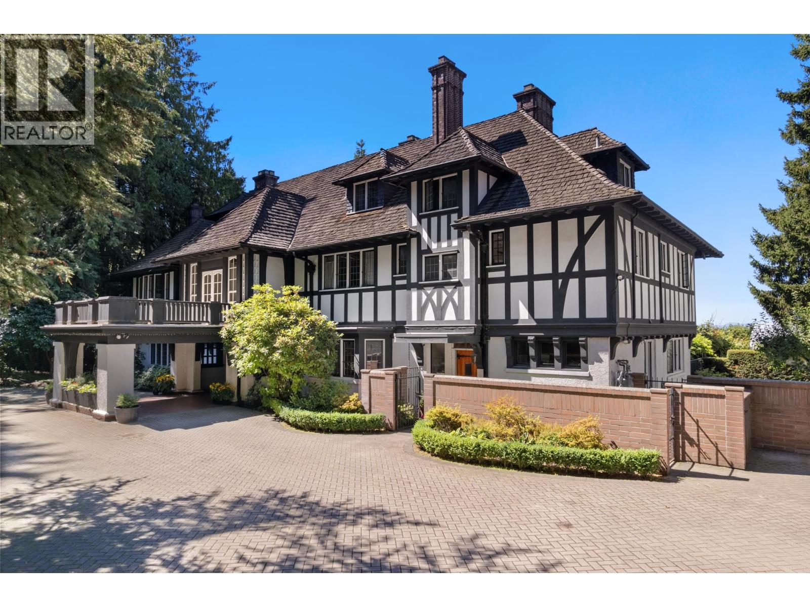 2206 SW Marine Dr, Vancouver, BC V6P 6C2