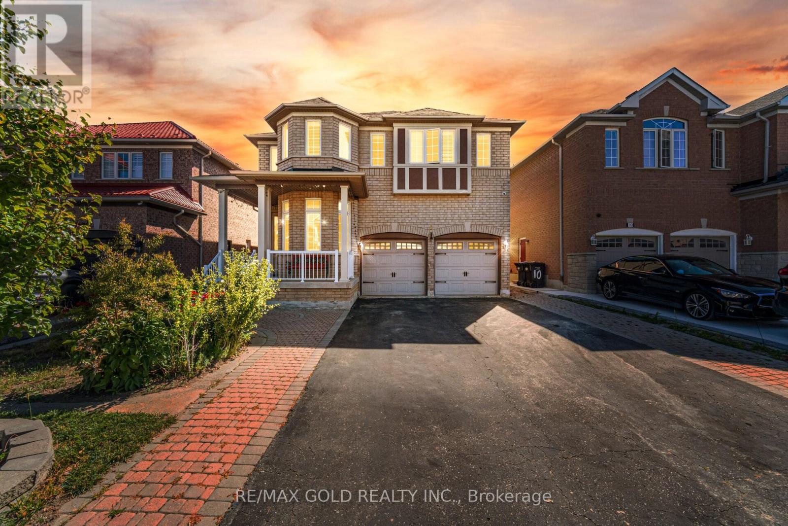8 Goreridge Cres, Brampton, ON L6P 1P2